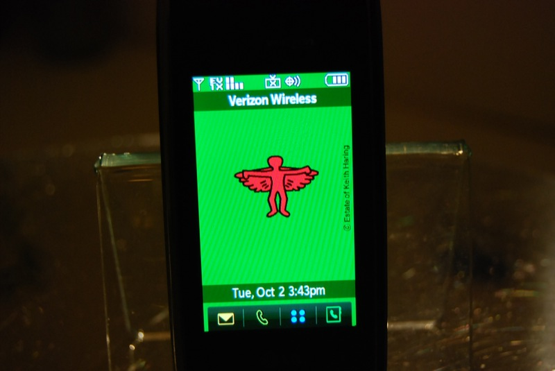 Illustration for article titled Verizon's LG VX10000 Voyager Revealed and Groped (with Gallery)